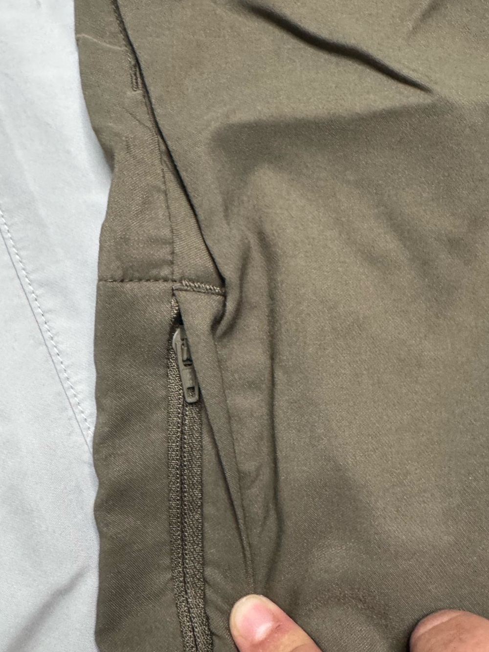 Gerry Men's Cargo Pants in Olive Green - Picture 4 of 9